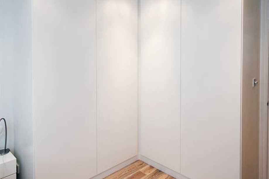 L shaped shop fitted wardrobes